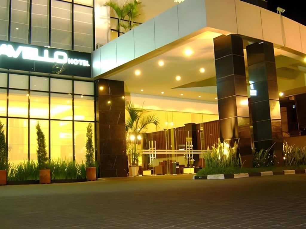 Travello Hotel Манадо Екстериор снимка