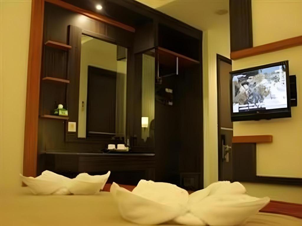 Travello Hotel Манадо Екстериор снимка