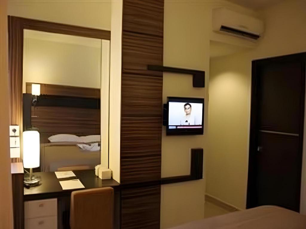 Travello Hotel Манадо Екстериор снимка