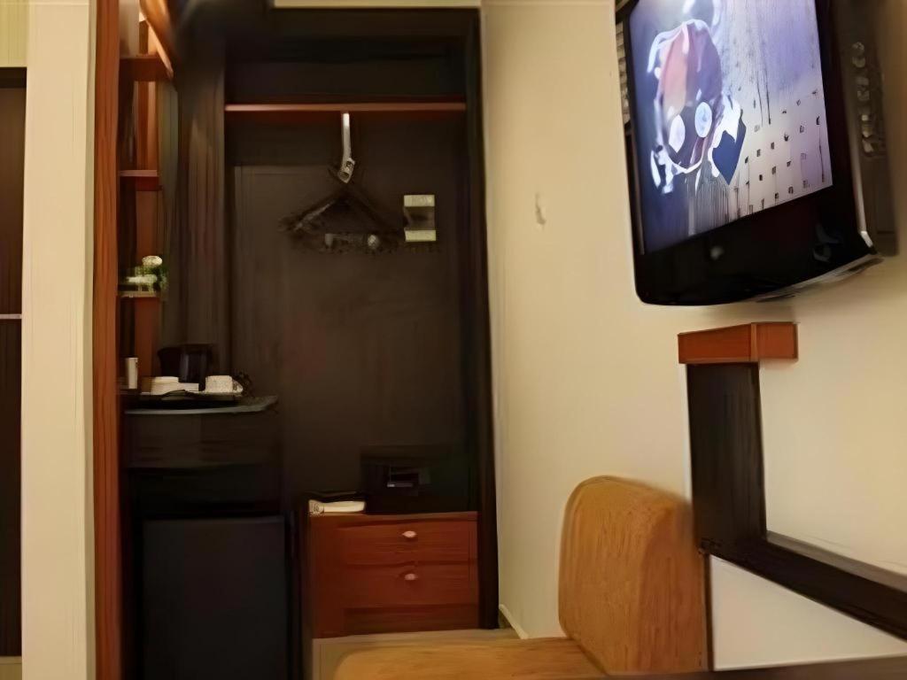 Travello Hotel Манадо Екстериор снимка