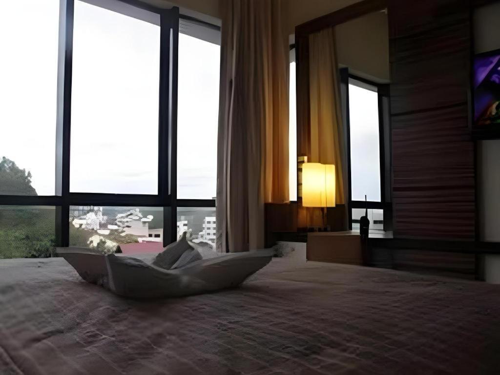 Travello Hotel Манадо Екстериор снимка