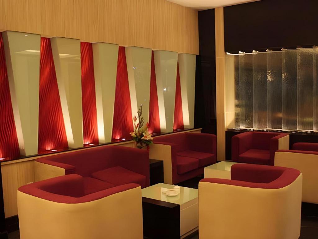 Travello Hotel Манадо Екстериор снимка