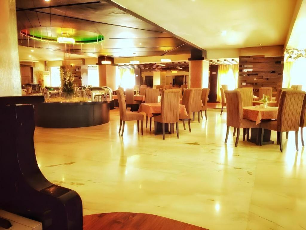 Travello Hotel Манадо Екстериор снимка