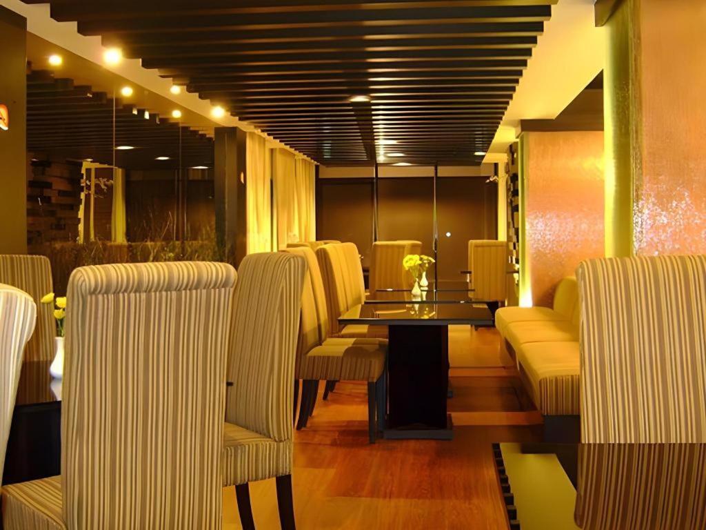 Travello Hotel Манадо Екстериор снимка