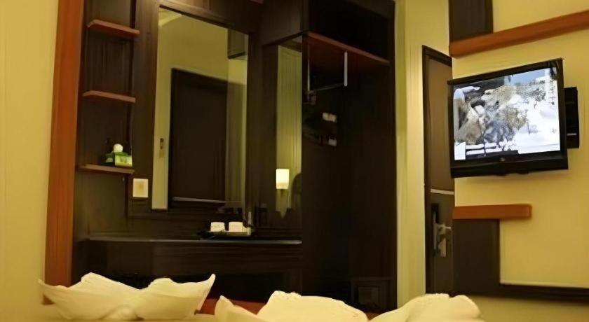 Travello Hotel Манадо Екстериор снимка