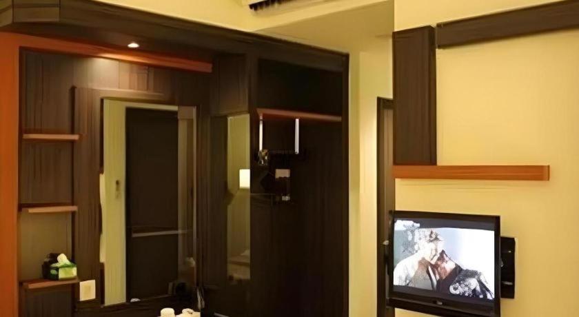 Travello Hotel Манадо Екстериор снимка
