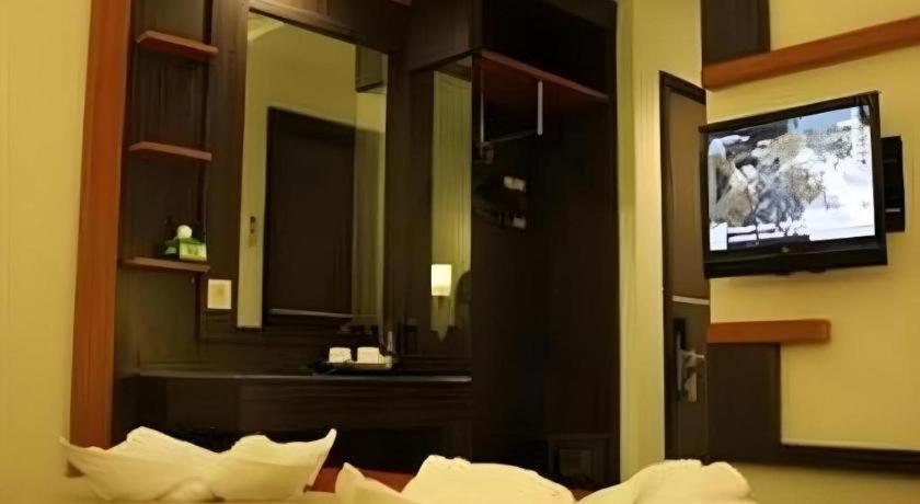 Travello Hotel Манадо Екстериор снимка