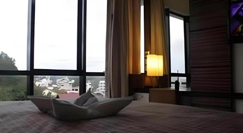 Travello Hotel Манадо Екстериор снимка