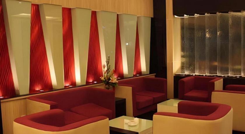 Travello Hotel Манадо Екстериор снимка