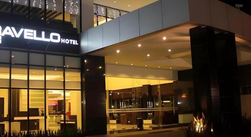 Travello Hotel Манадо Екстериор снимка