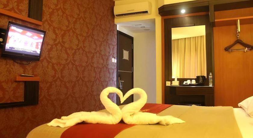 Travello Hotel Манадо Екстериор снимка