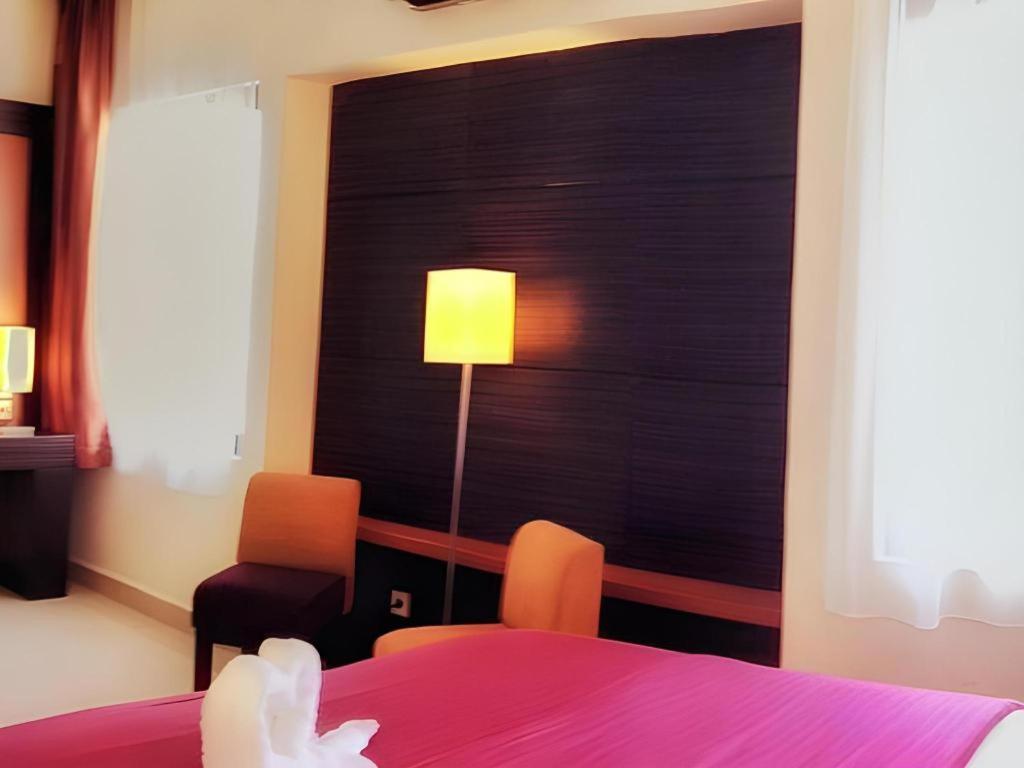 Travello Hotel Манадо Екстериор снимка