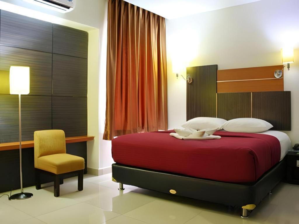 Travello Hotel Манадо Екстериор снимка