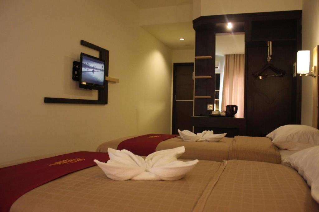 Travello Hotel Манадо Екстериор снимка