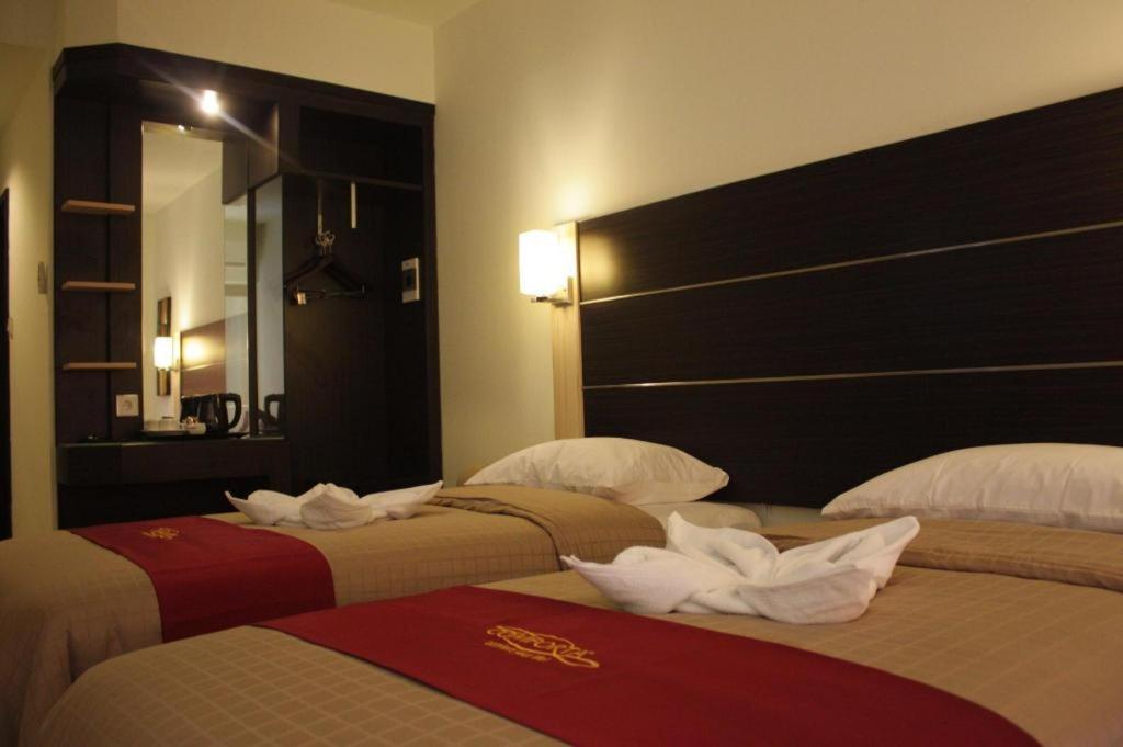 Travello Hotel Манадо Екстериор снимка
