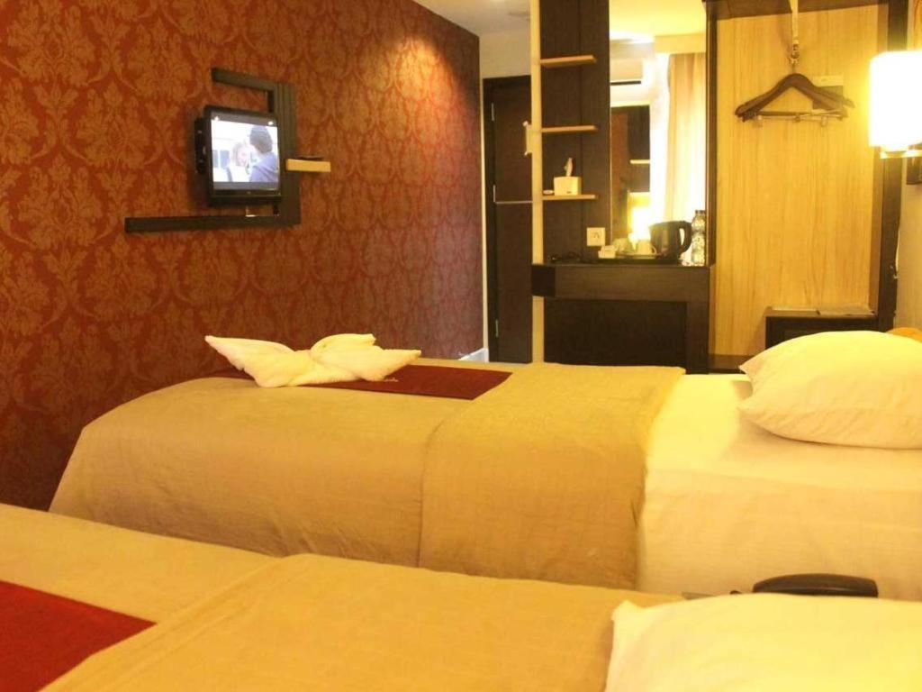 Travello Hotel Манадо Екстериор снимка