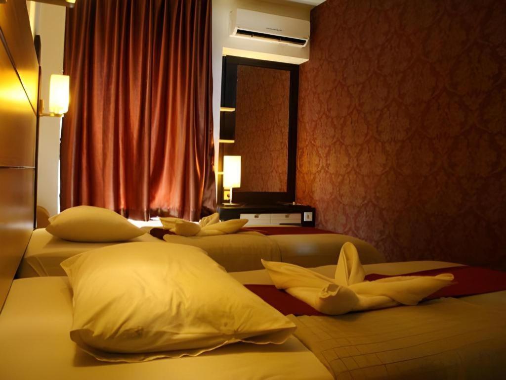 Travello Hotel Манадо Екстериор снимка