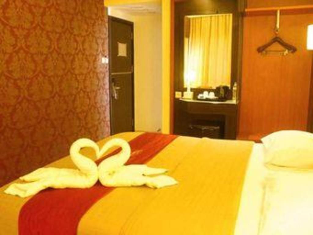 Travello Hotel Манадо Екстериор снимка