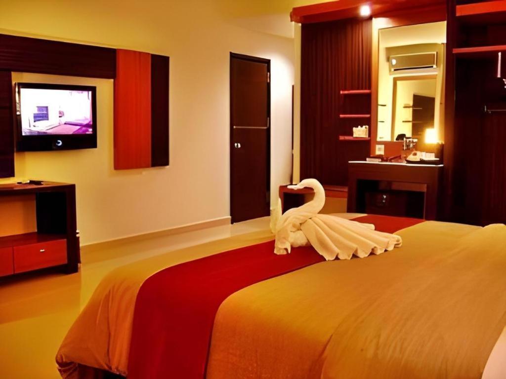 Travello Hotel Манадо Екстериор снимка