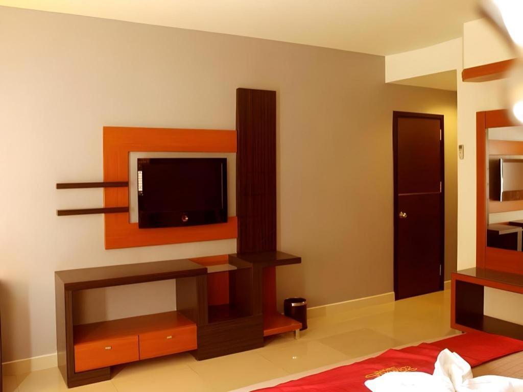 Travello Hotel Манадо Екстериор снимка