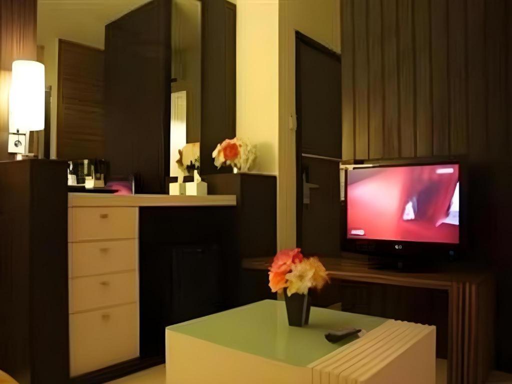 Travello Hotel Манадо Екстериор снимка