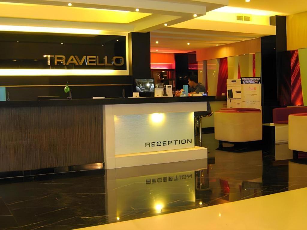 Travello Hotel Манадо Екстериор снимка