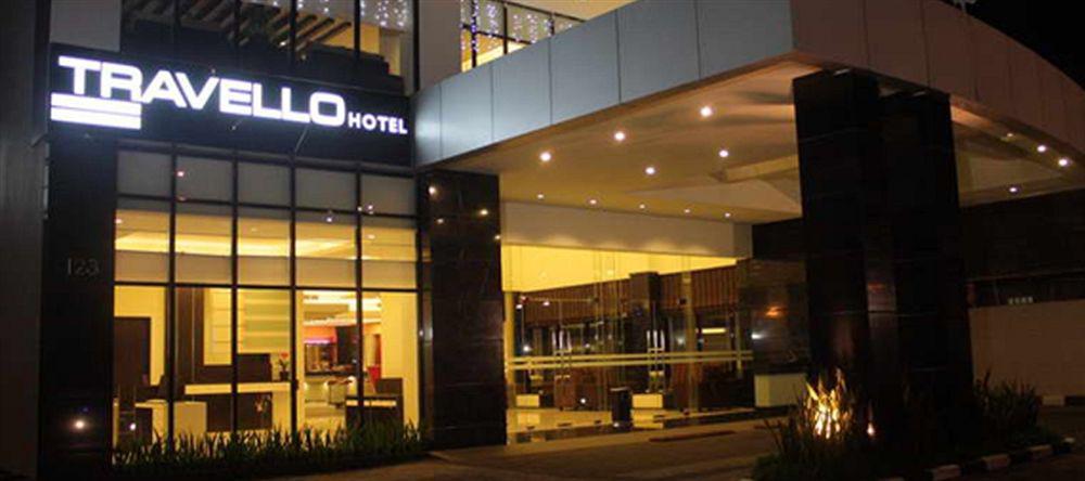 Travello Hotel Манадо Екстериор снимка